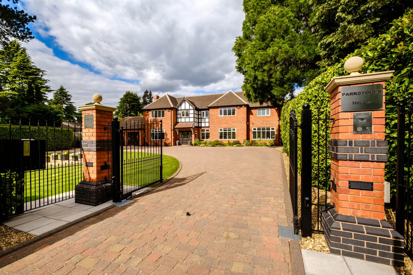 Detached House in Solihull