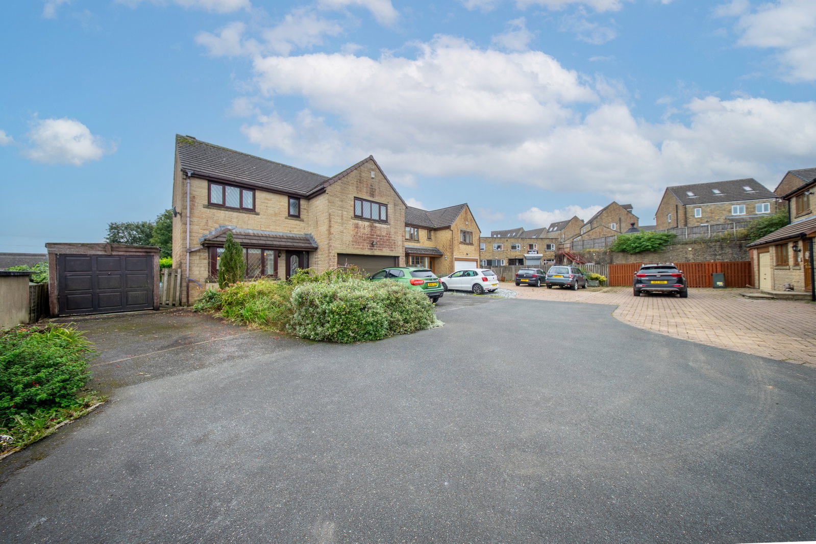 Detached House in Bradford