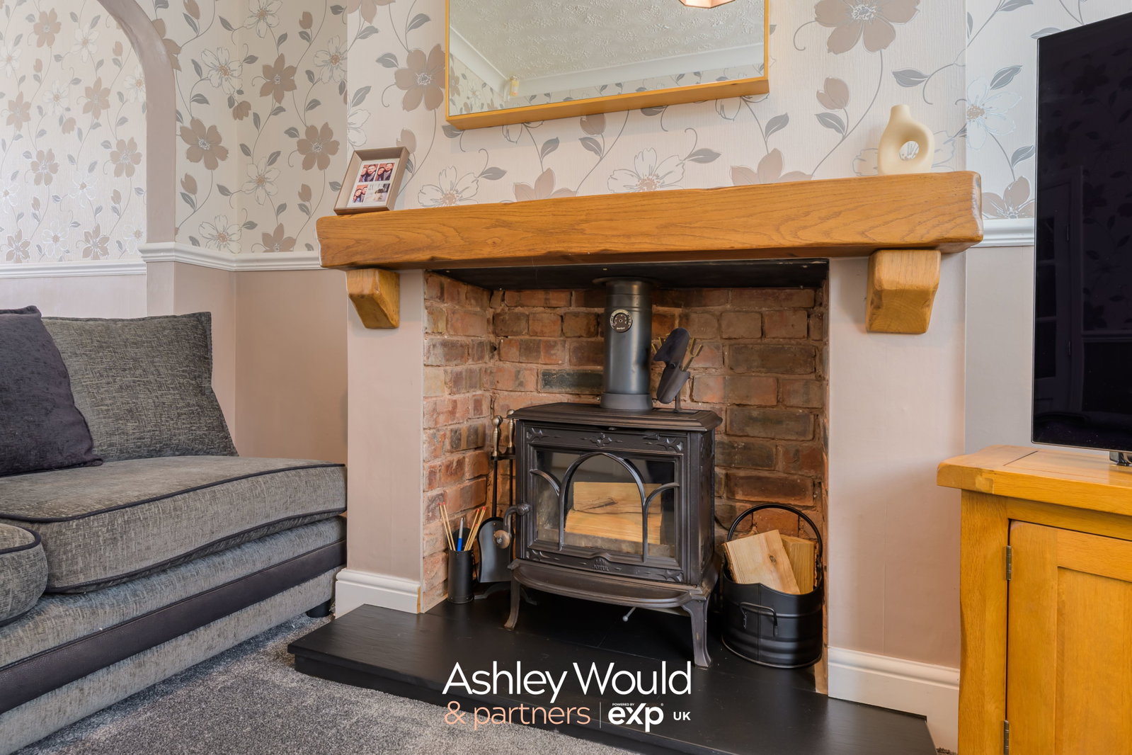 Semi Detached House in Oldbury