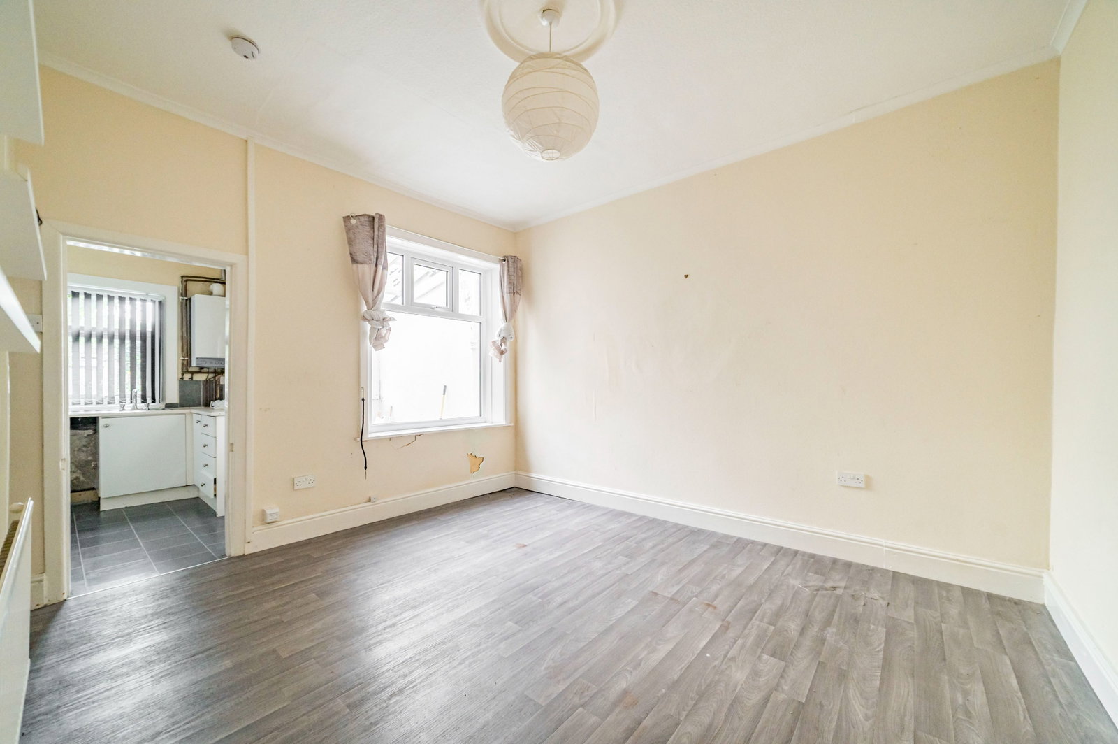 Terraced House for sale in Heywood, Rochdale Road East, Heywood, OL10 1QJ