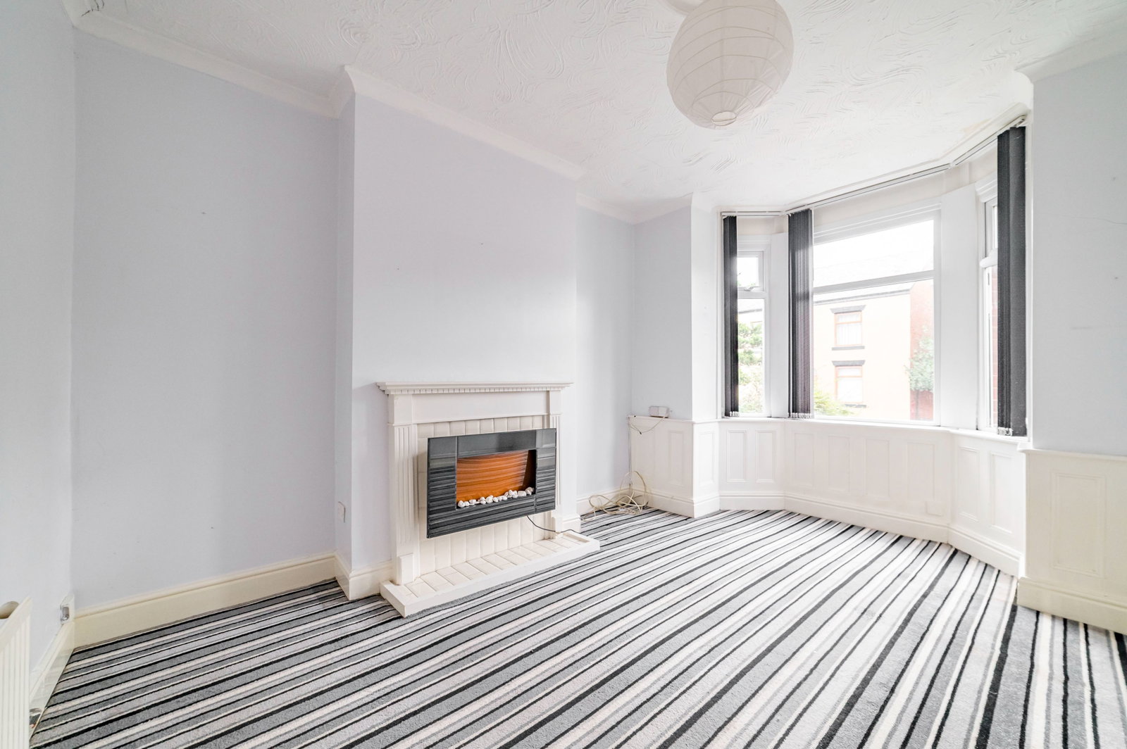 Terraced House for sale in Heywood, Rochdale Road East, Heywood, OL10 1QJ