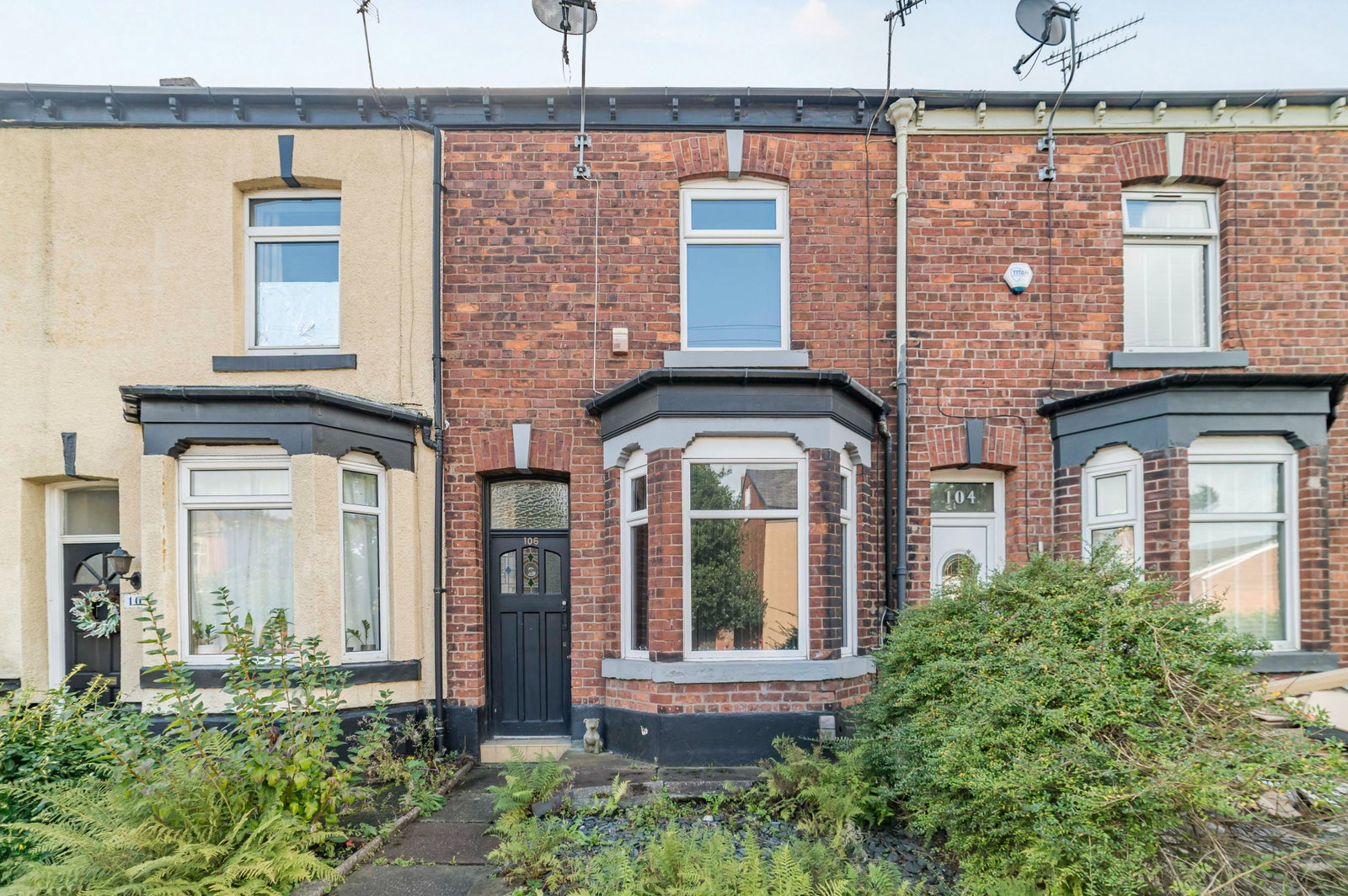 Terraced House for sale in Heywood, Rochdale Road East, Heywood, OL10 1QJ