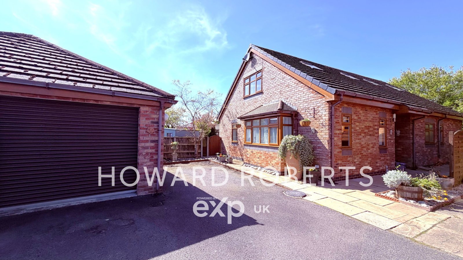 Detached House for sale in Preston, Liverpool Old Road, Much Hoole, Preston, PR4 4QA, 2027 m²