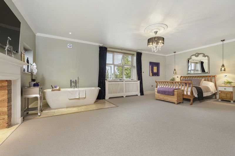 Detached House in Purley 5