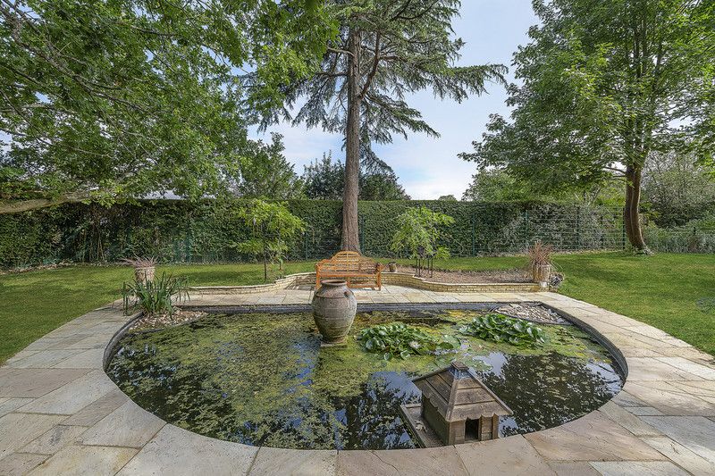 Detached House in Purley