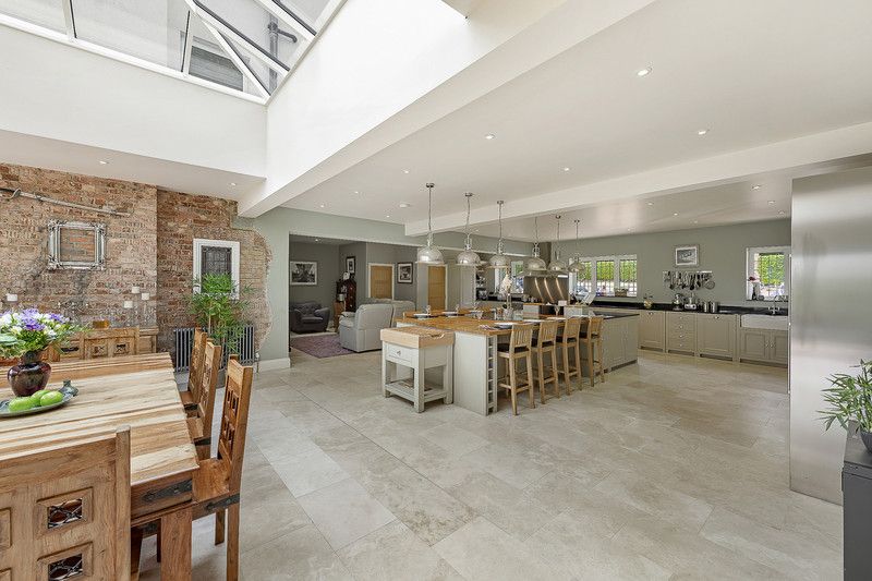 Detached House for sale in Purley, Webb Estate, Purley, Surrey, 9000 m²