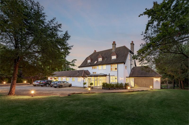 Detached House in Purley 2
