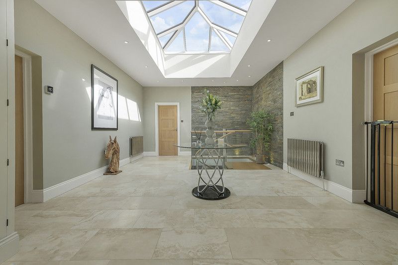 Detached House in Purley 3