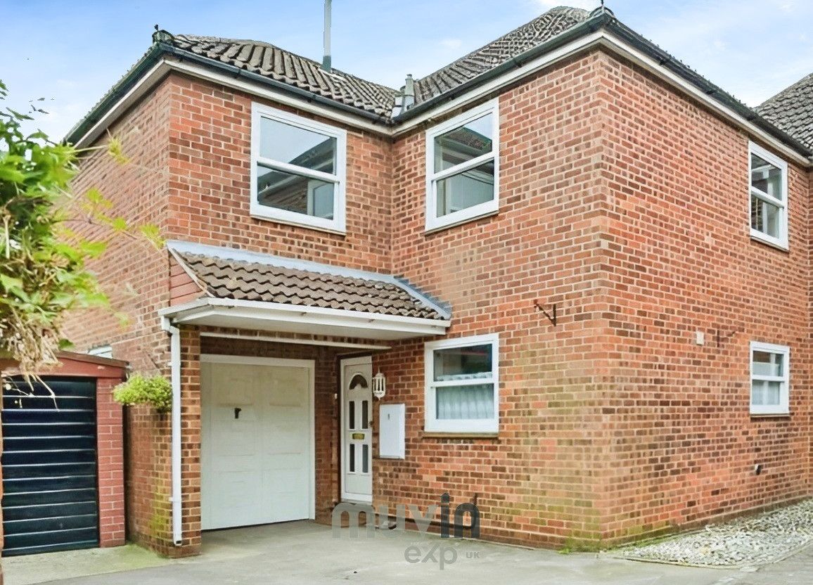 Link Detached House in Dunmow