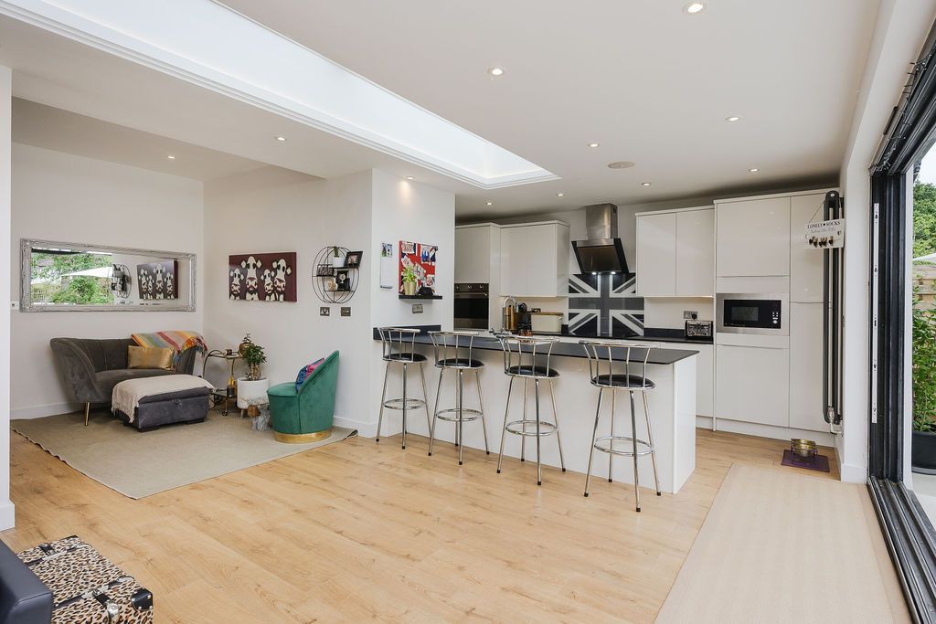 Semi Detached House in New Malden