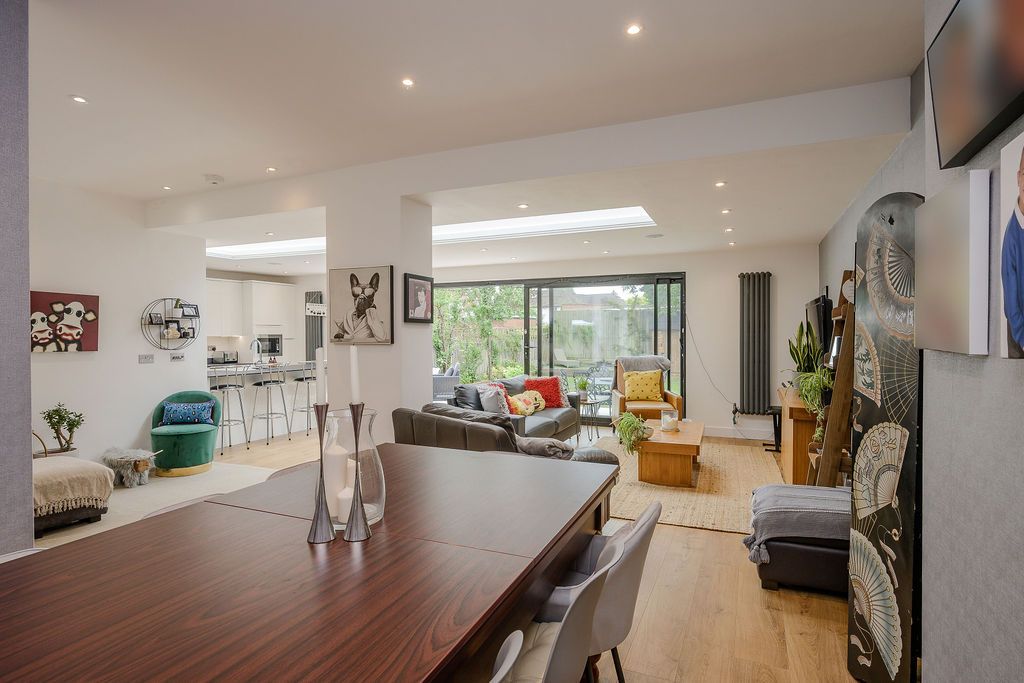 Semi Detached House in New Malden