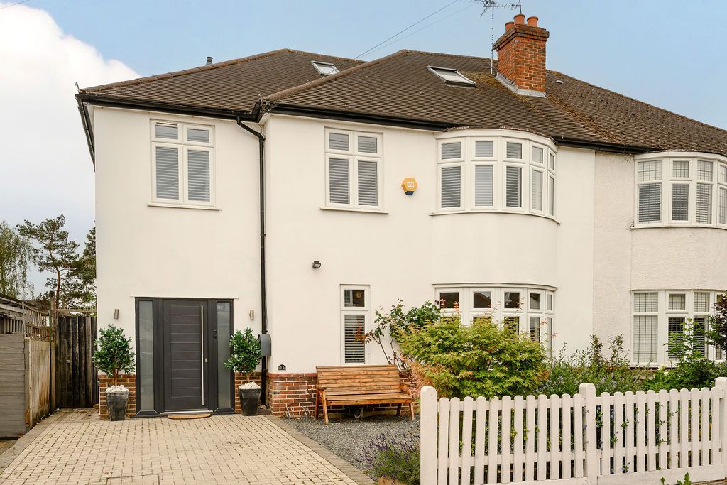 Semi Detached House in New Malden