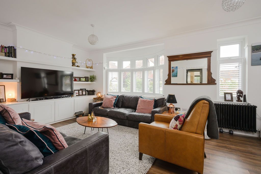 Semi Detached House in New Malden