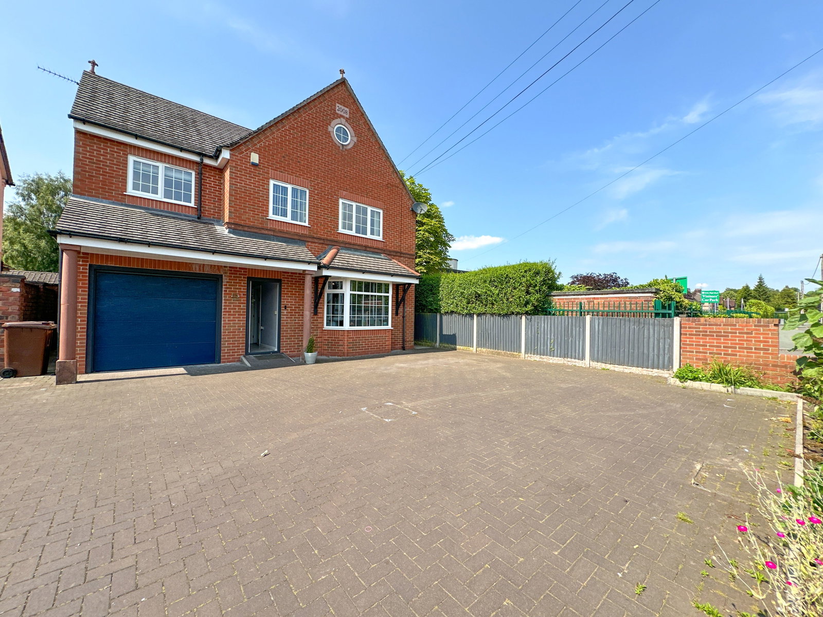 Detached House in Stoke-on-trent