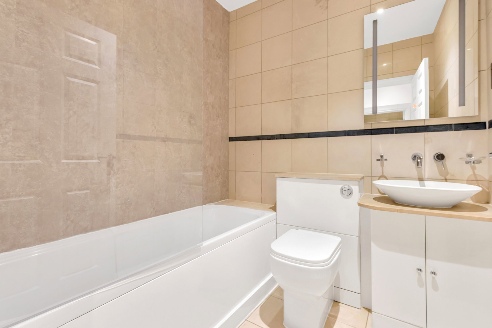 Studio for sale in London, Princess Park Manor, New Southgate N11, 224 m²