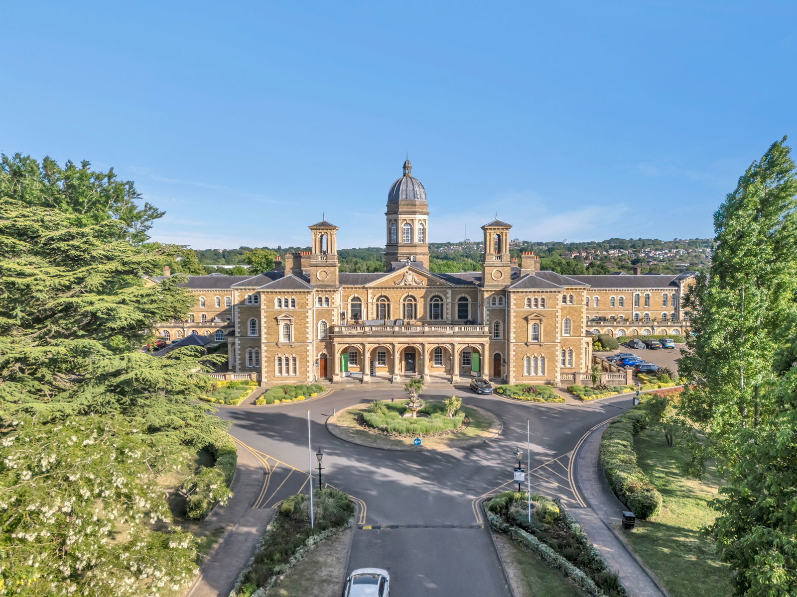 Studio for sale in London, Princess Park Manor, New Southgate N11, 224 m²