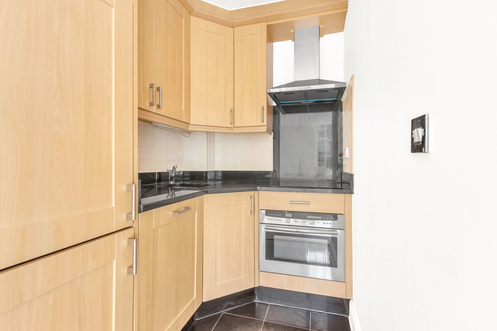 Studio for sale in London, Princess Park Manor, New Southgate N11, 224 m²