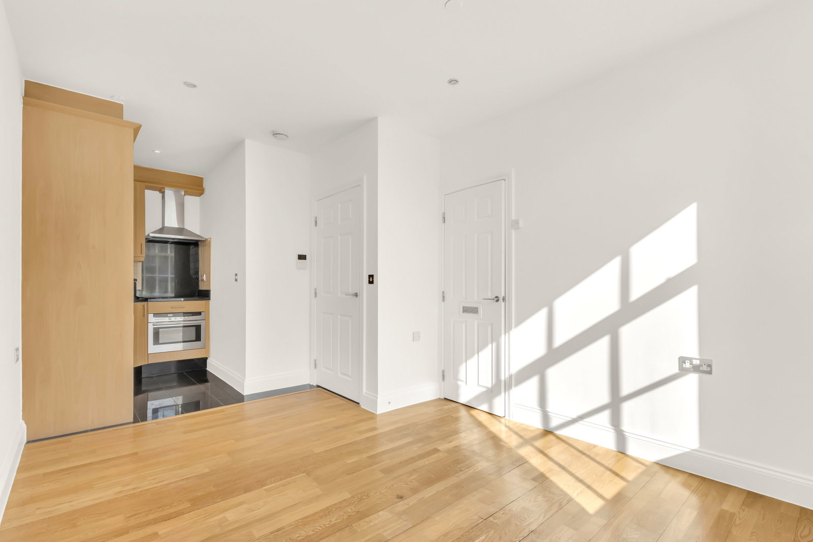 Studio for sale in London, Princess Park Manor, New Southgate N11, 224 m²