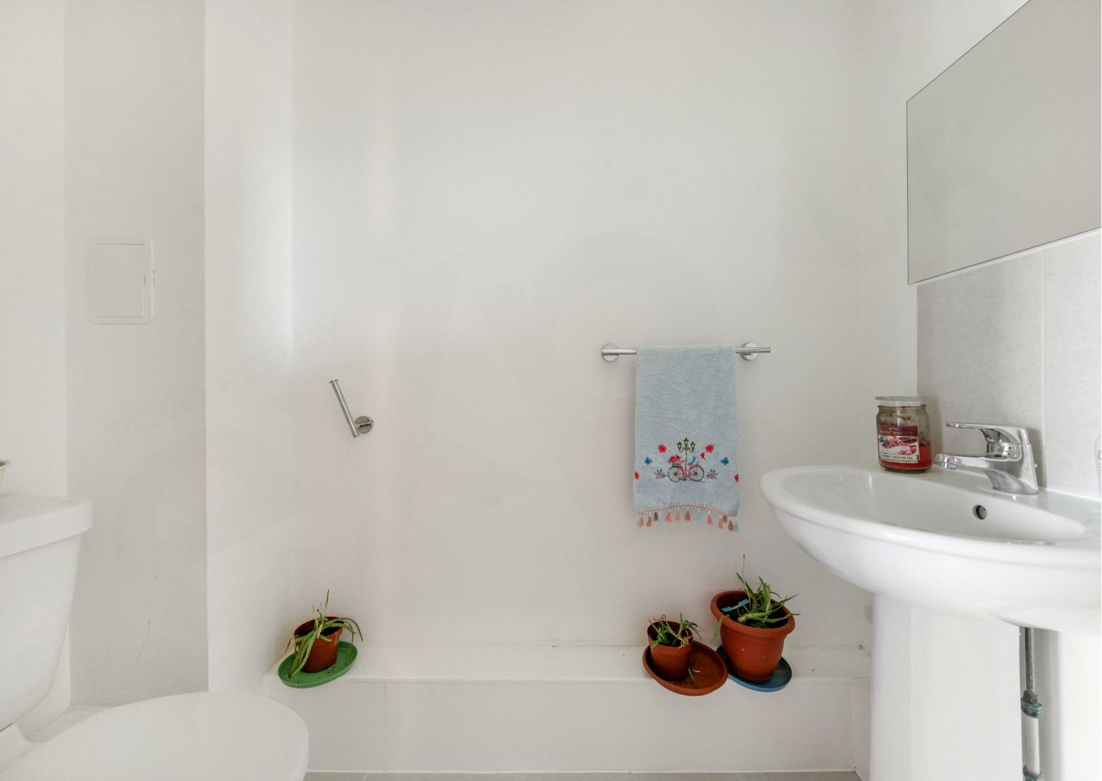 Flat for sale in London, Salk Close, Colindale London NW9, 934 m²