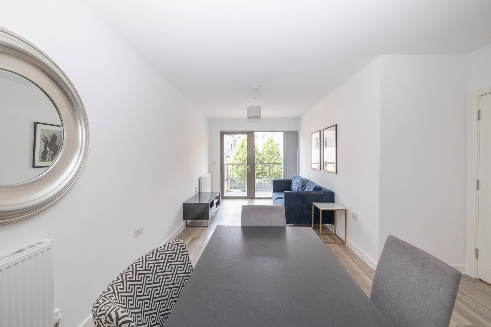 Apartment for sale in Guildford, Walnut Tree Close, Guildford, GU1, 756 m²