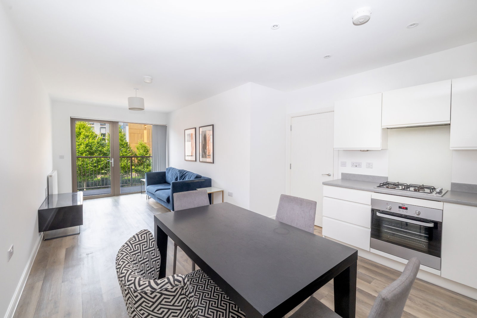 Apartment for sale in Guildford, Walnut Tree Close, Guildford, GU1, 756 m²