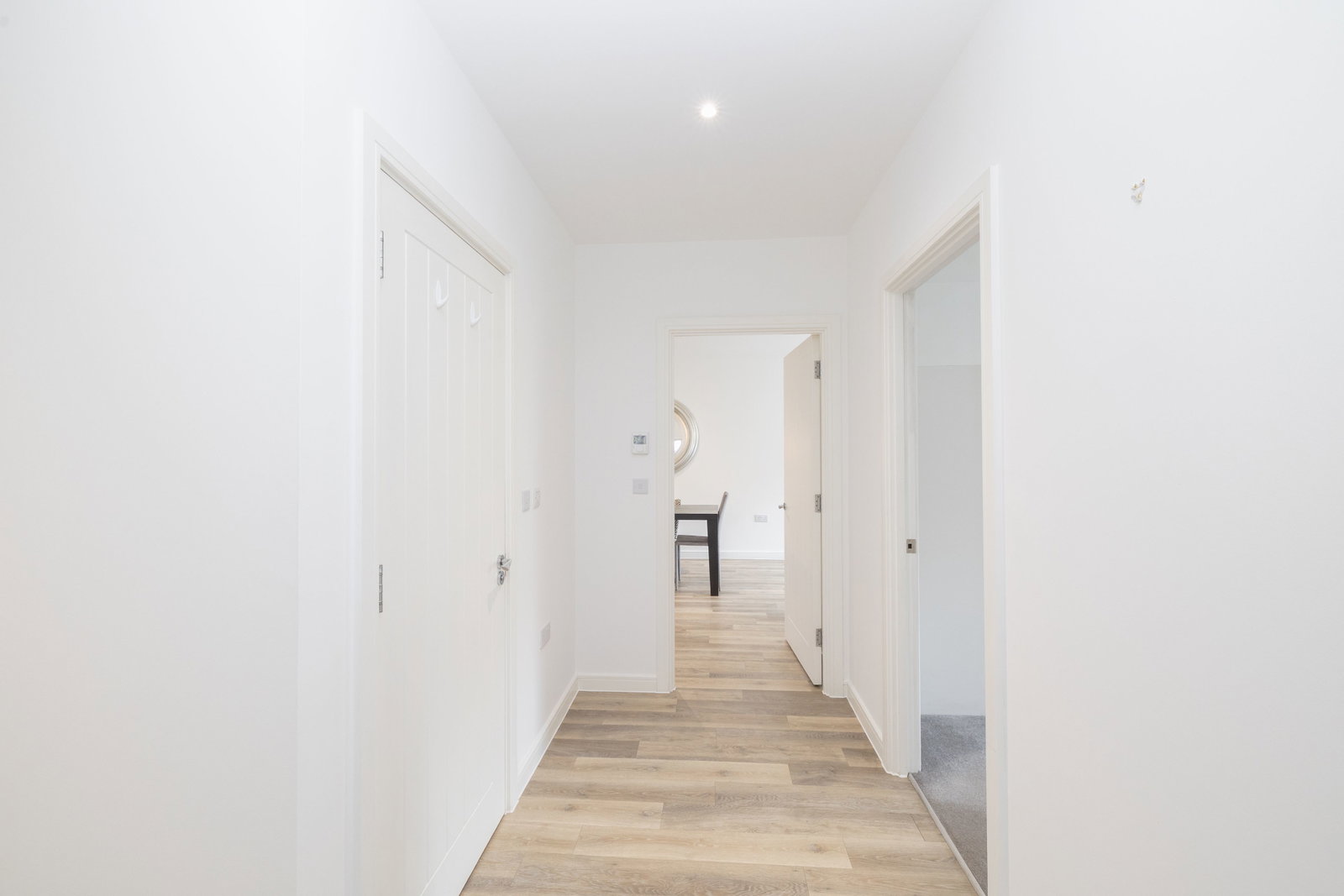 Apartment for sale in Guildford, Walnut Tree Close, Guildford, GU1, 756 m²
