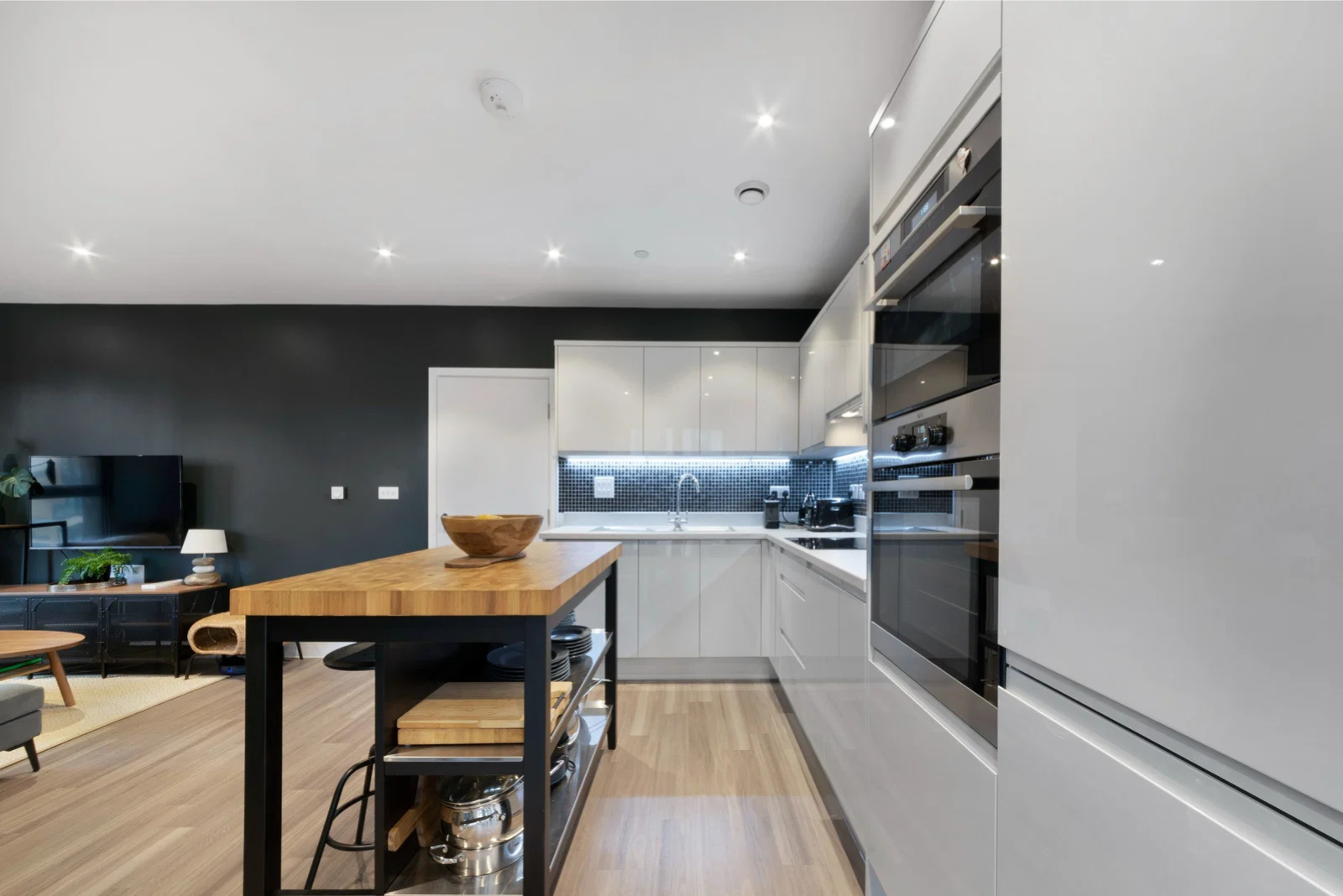 Apartment for sale in London, Causeway House, SW18