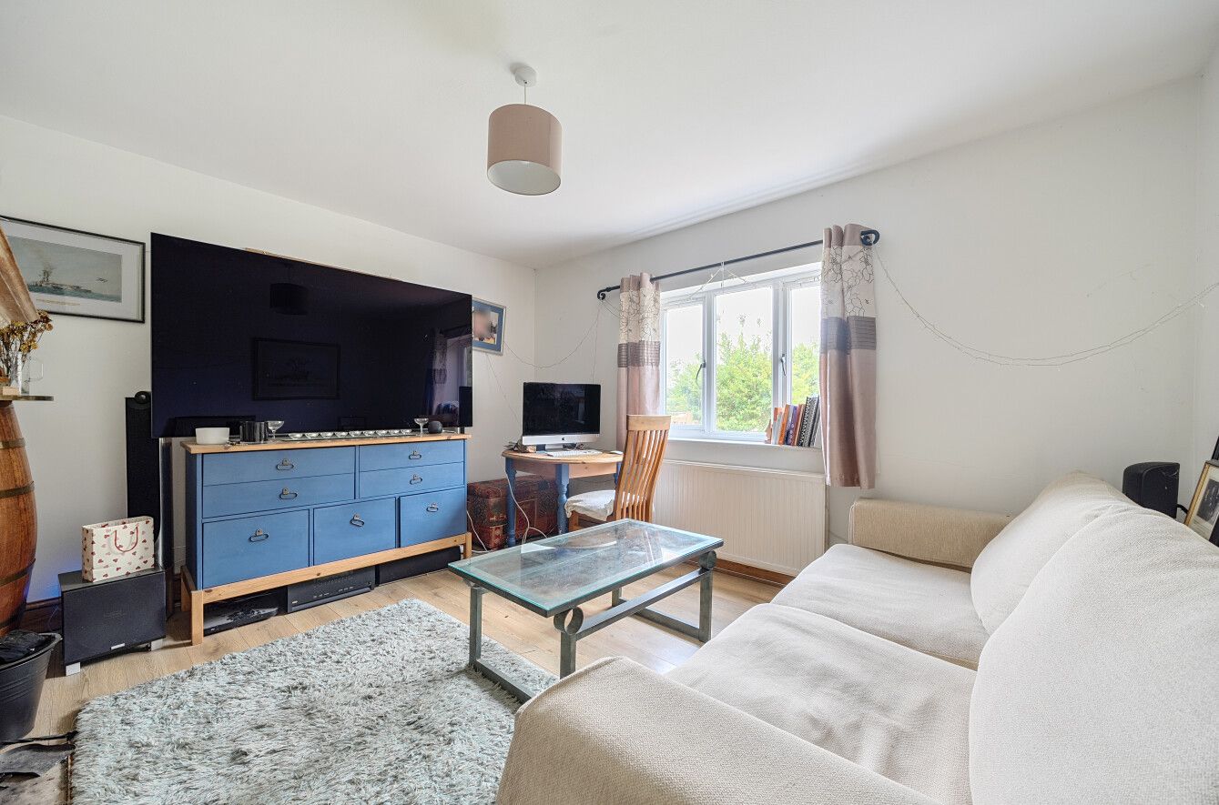 Semi Detached House in Reading