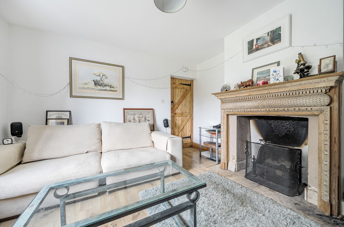 Semi Detached House in Reading