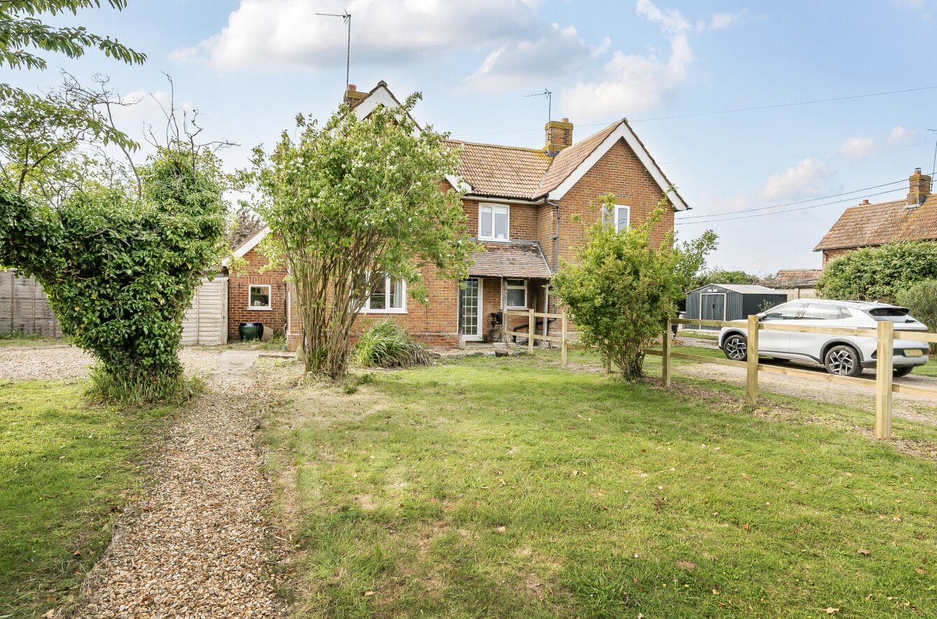 Semi Detached House in Reading