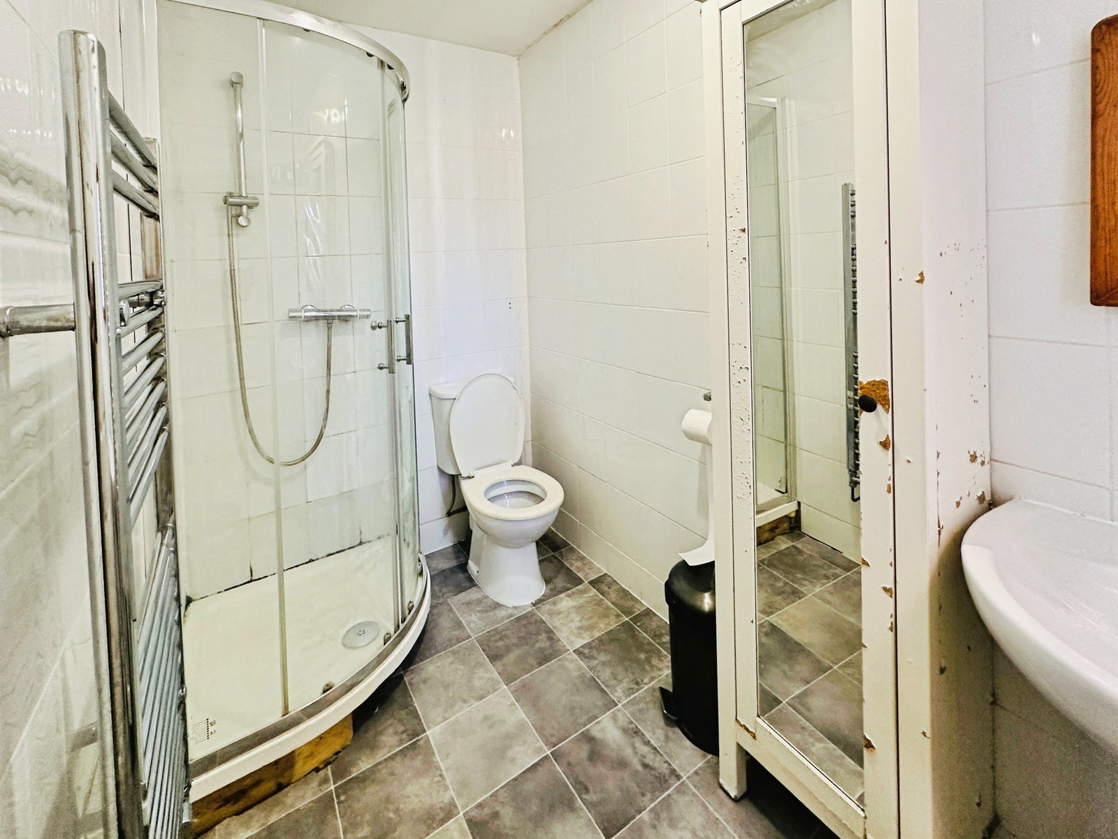 Semi Detached House in Gloucester