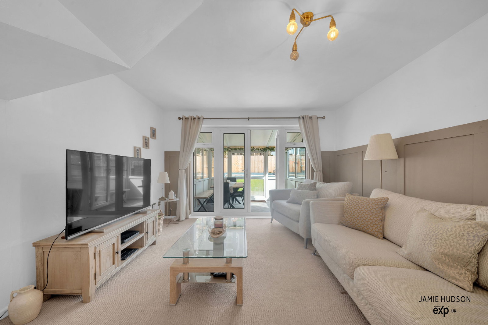 Semi Detached House for sale in Burnley, Castlerigg Drive, Burnley, BB12 8AU, 672 m²