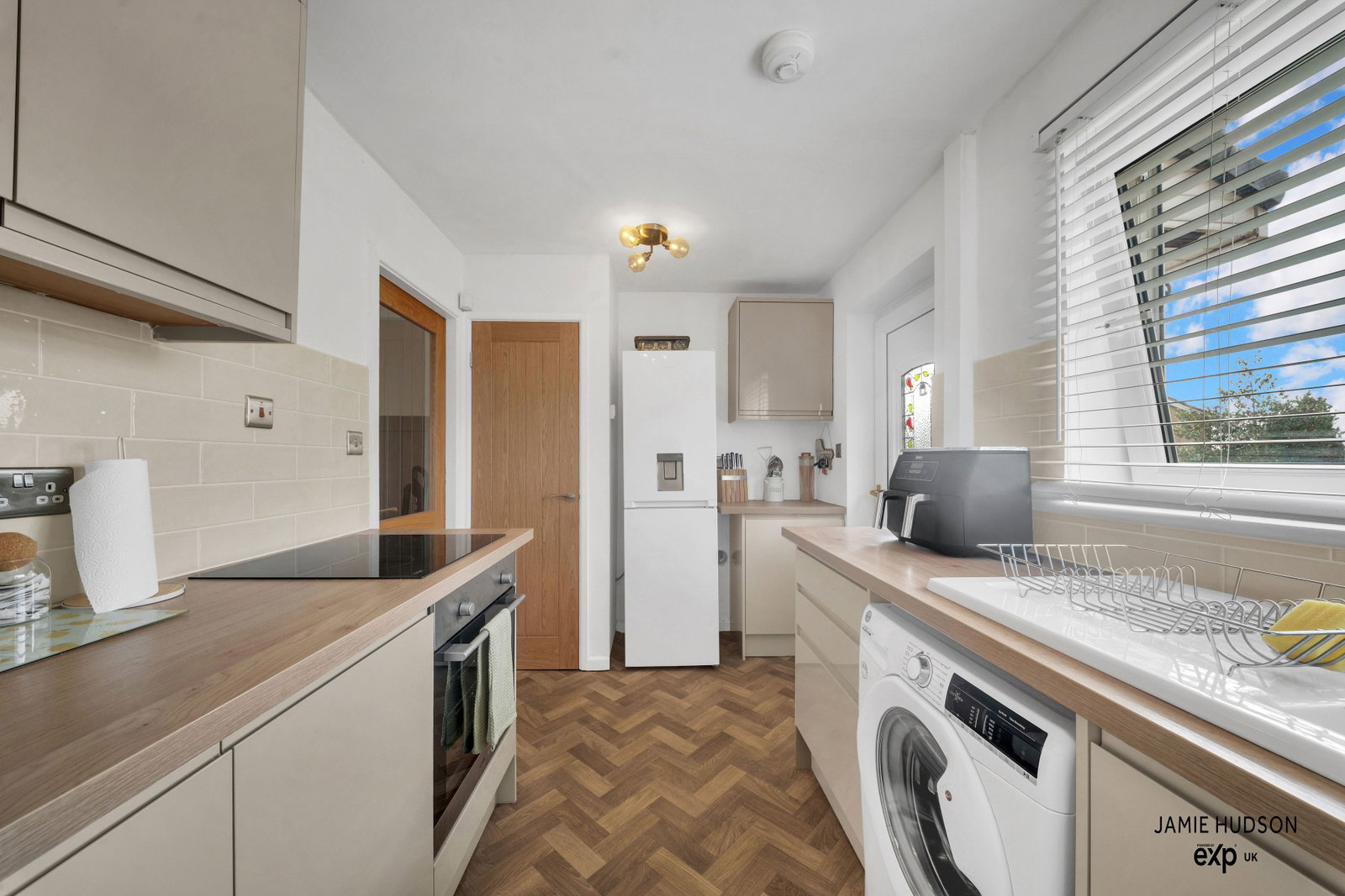 Semi Detached House for sale in Burnley, Castlerigg Drive, Burnley, BB12 8AU, 672 m²