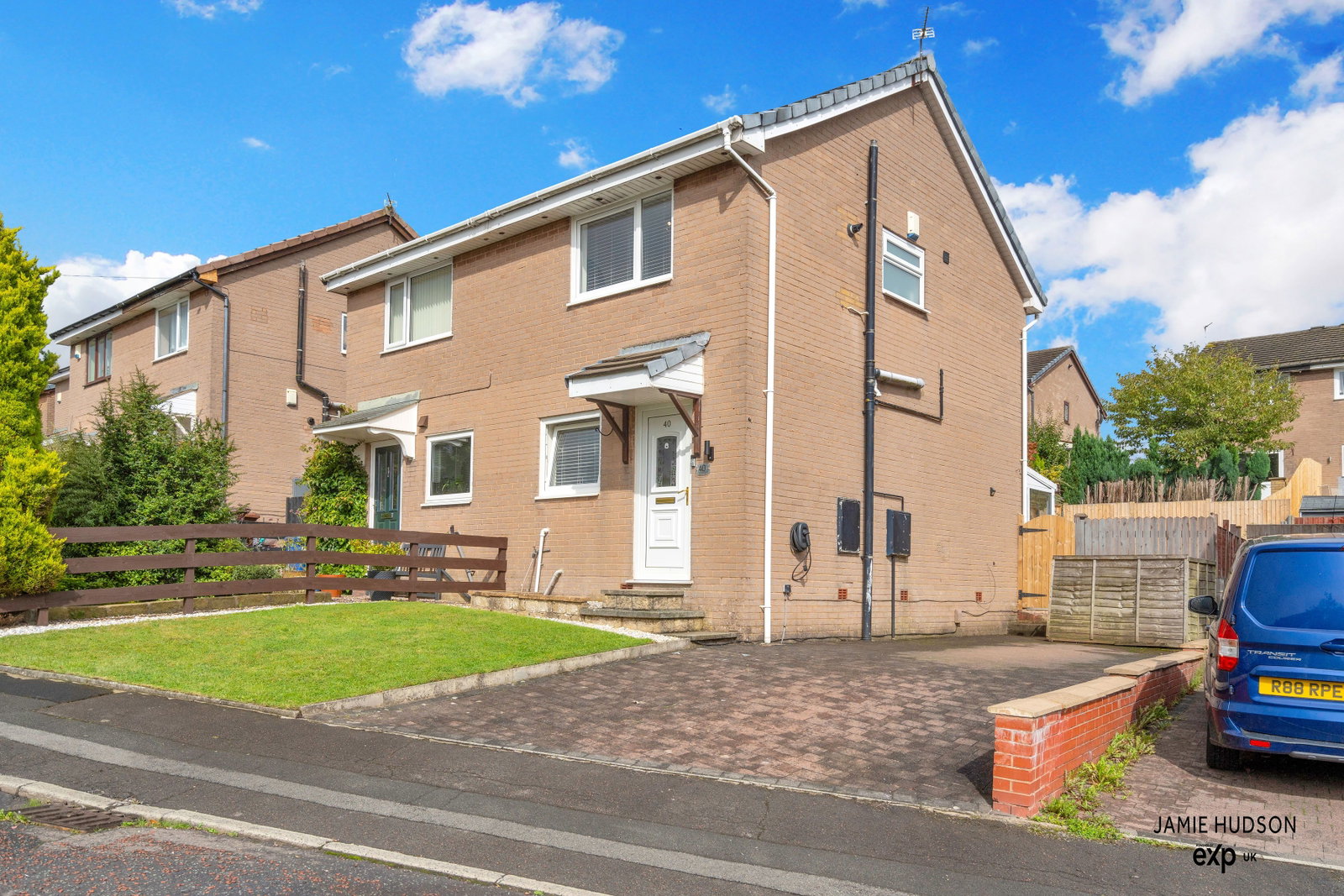 Semi Detached House for sale in Burnley, Castlerigg Drive, Burnley, BB12 8AU, 672 m²