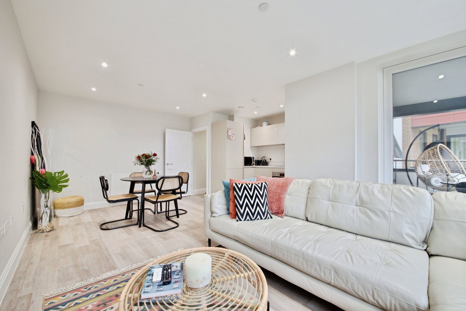 Flat for sale in London, Montmorency Gardens, London, N11, 568 m²