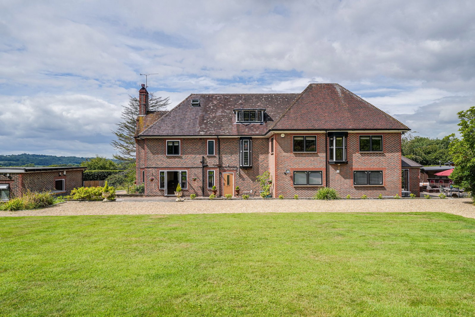 Detached House for sale in East Grinstead, Saint Hill Road, East Grinstead, RH19, 6620 m²