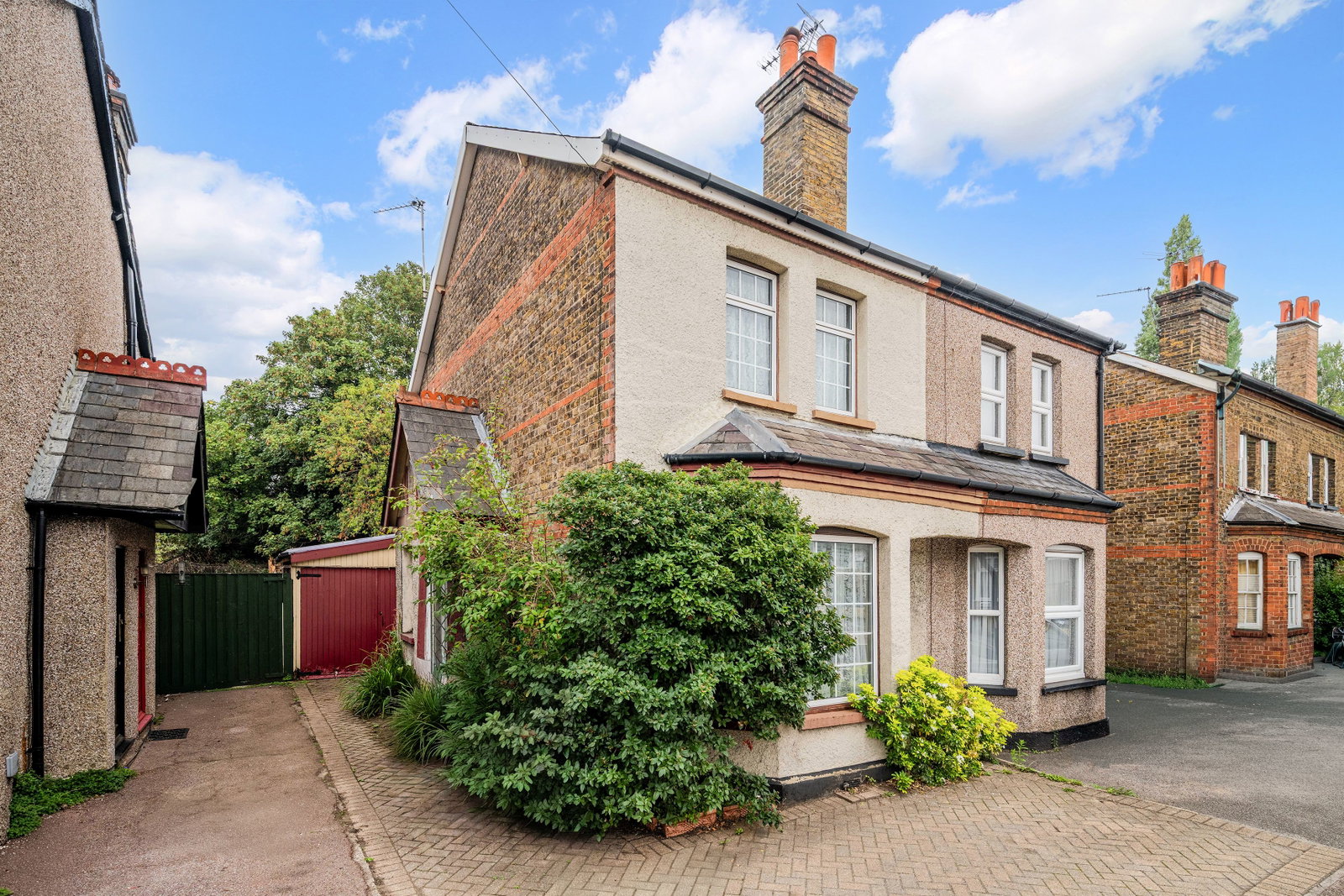 Semi Detached House for sale in Epsom, Hook Road, Epsom, KT19 8TR
