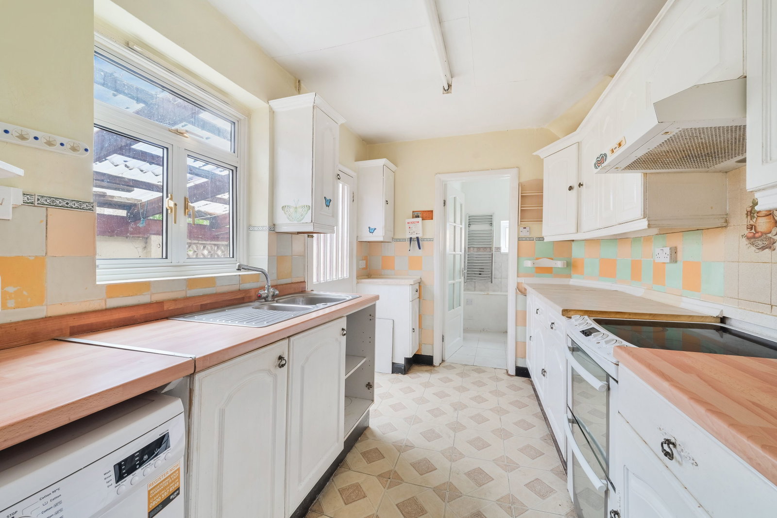 Semi Detached House for sale in Epsom, Hook Road, Epsom, KT19 8TR