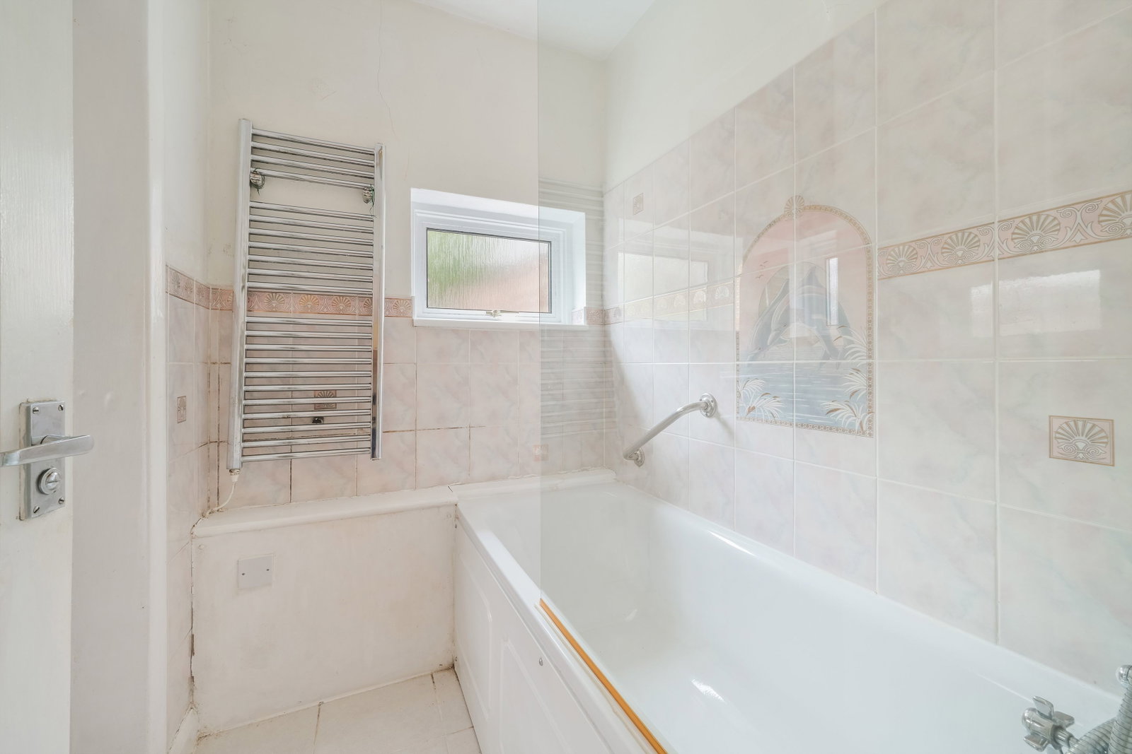 Semi Detached House for sale in Epsom, Hook Road, Epsom, KT19 8TR