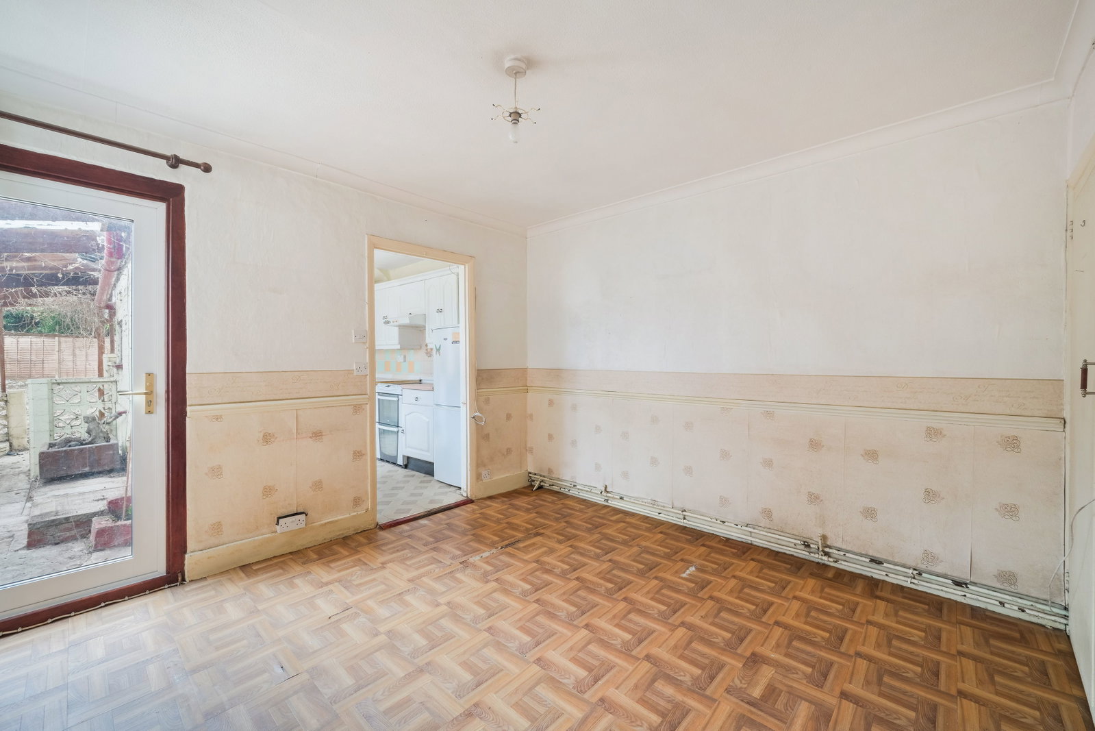 Semi Detached House for sale in Epsom, Hook Road, Epsom, KT19 8TR