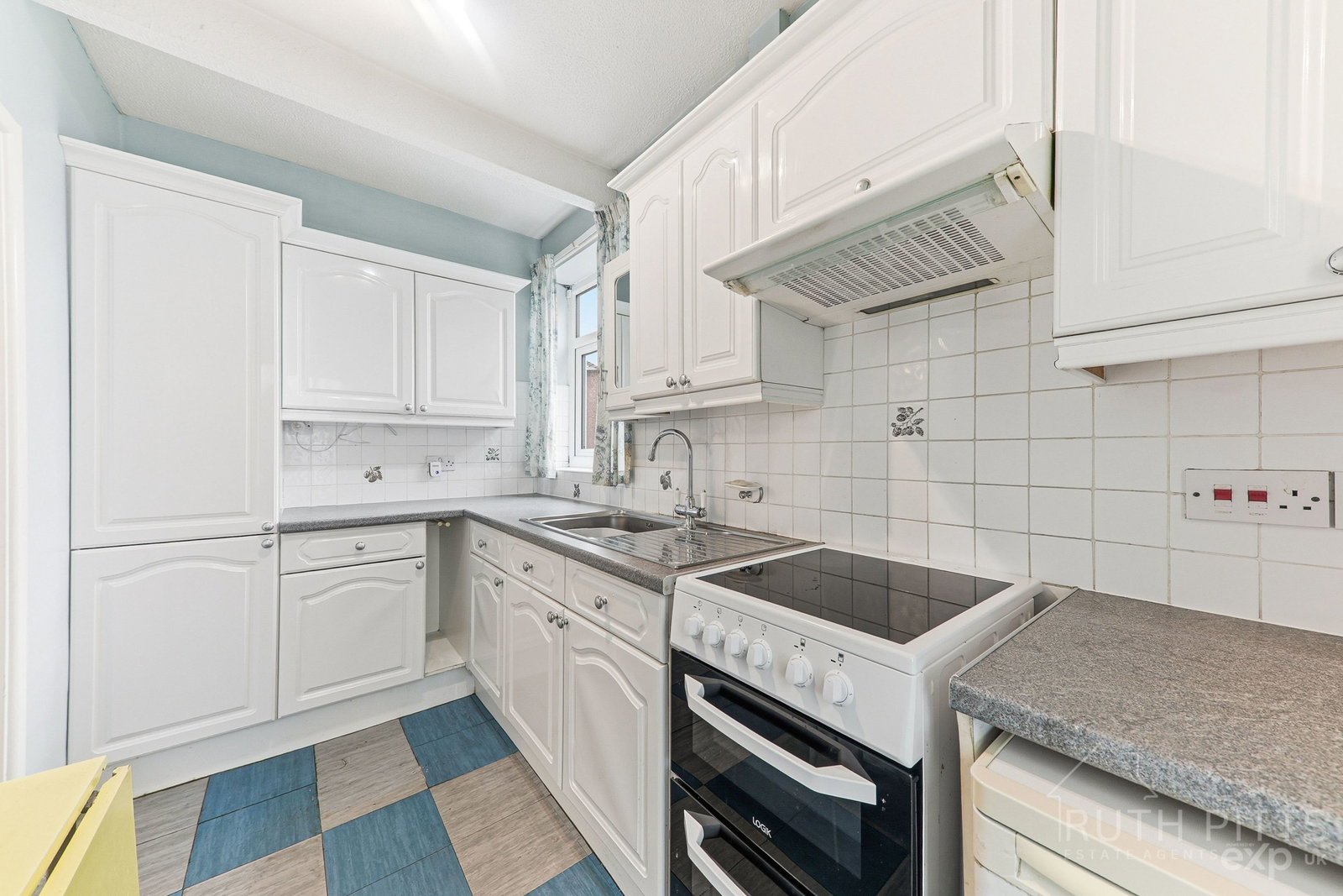 Semi Detached House in Pontefract