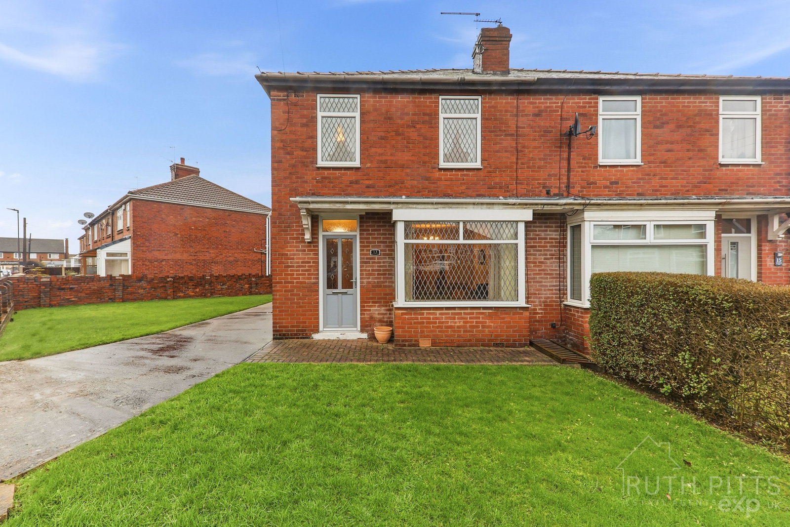 Semi Detached House in Pontefract