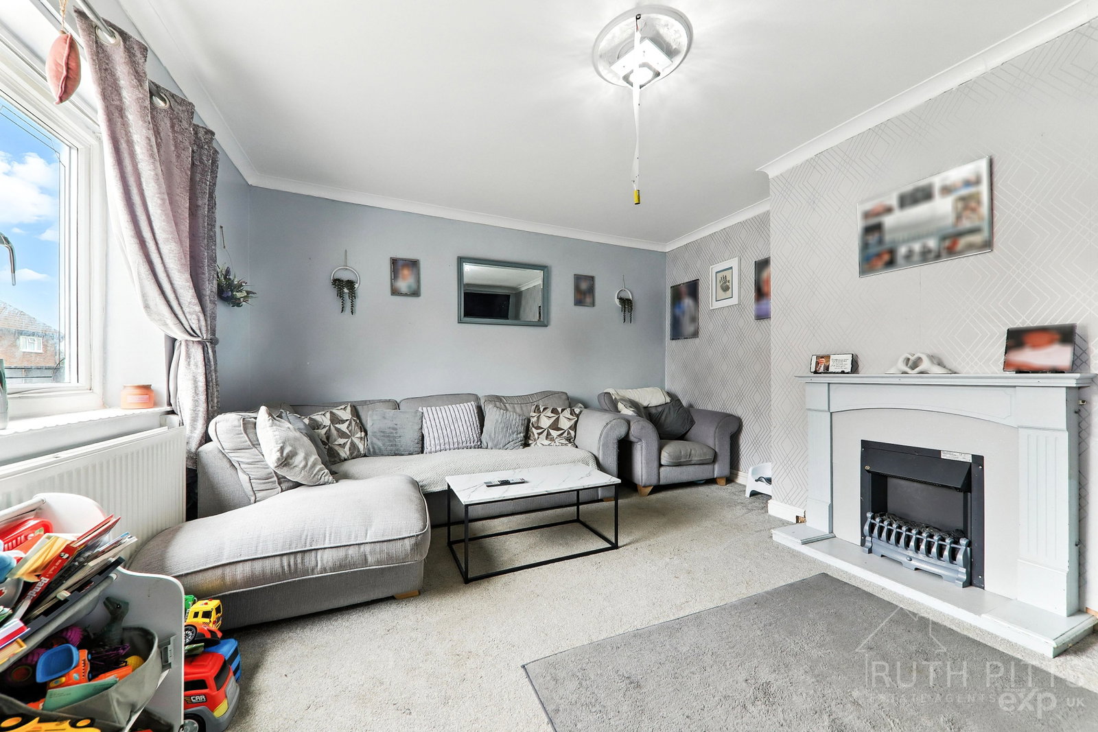 Semi Detached House for sale in Pontefract, Burntwood Crescent, South Kirkby, WF9