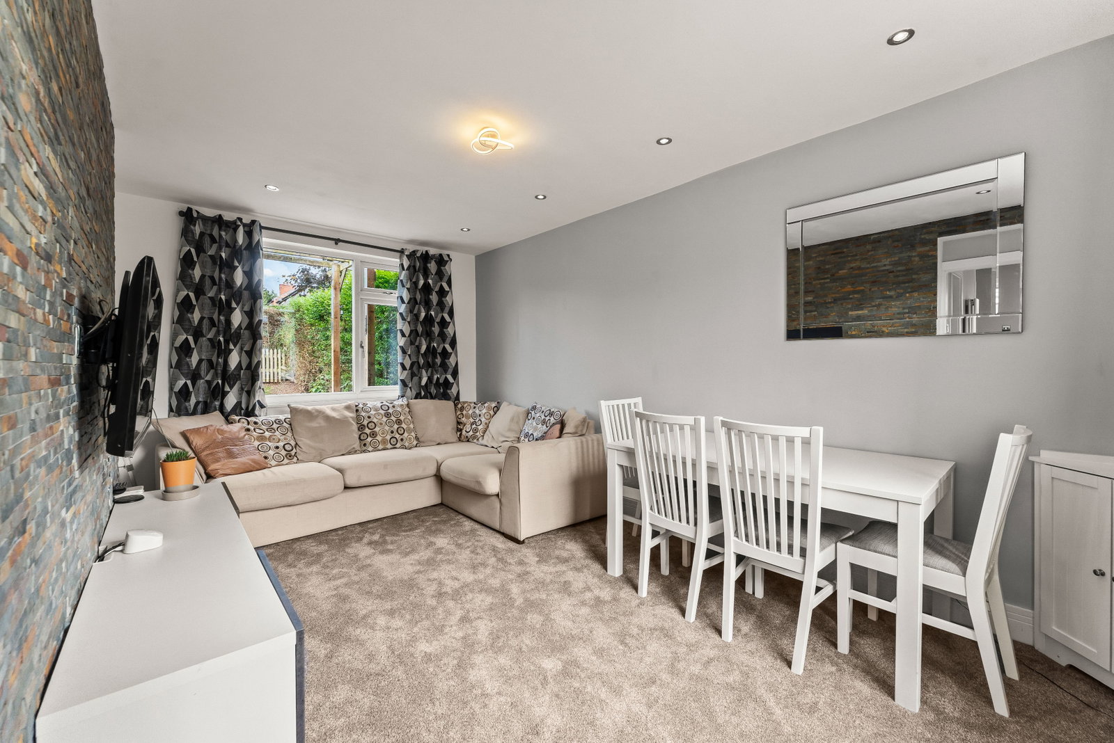 Semi Detached House in Macclesfield 3