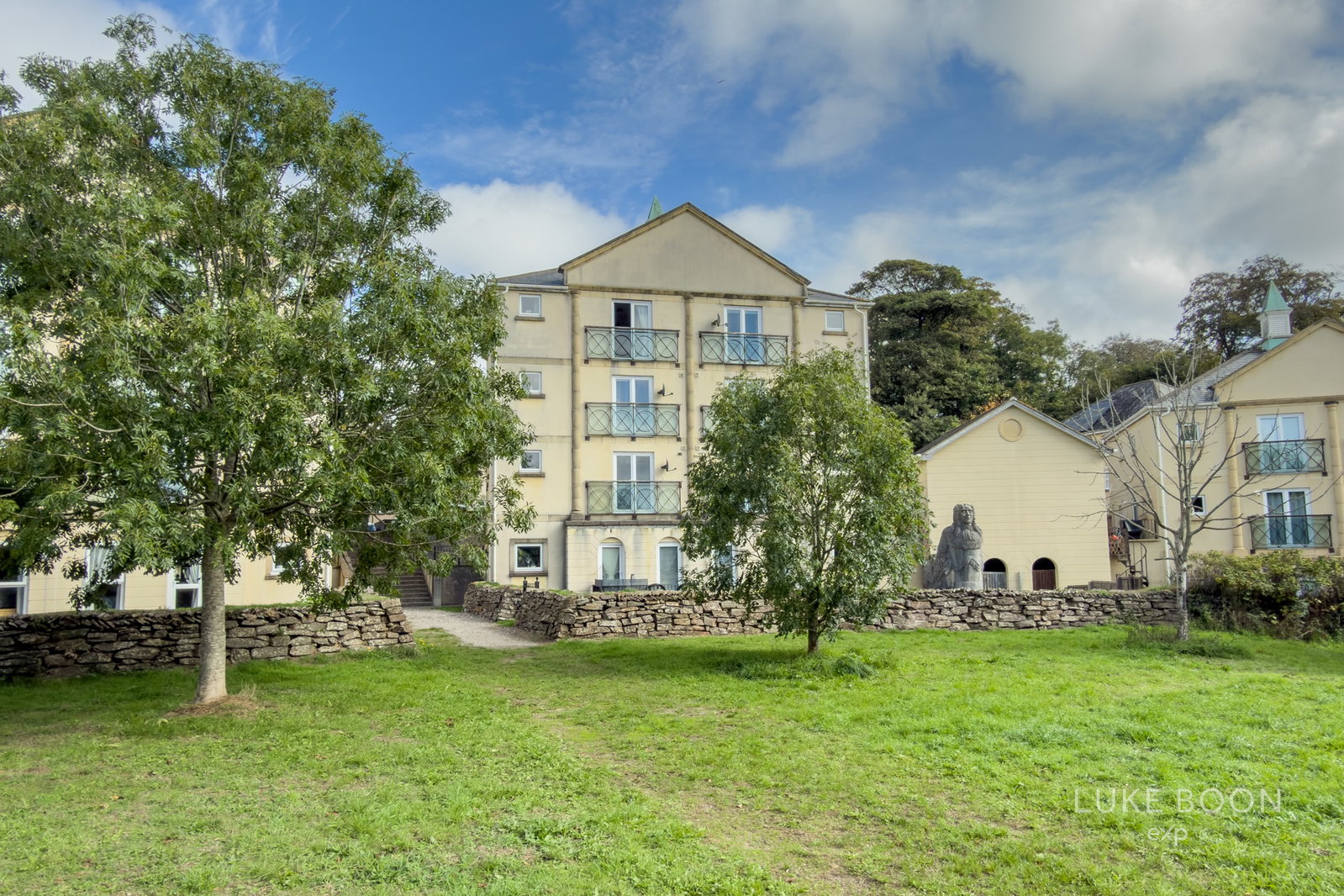 Apartment for sale in Plymouth, Aberdeen Avenue, Manadon Park, Plymouth, PL5 3UW, 598 m²