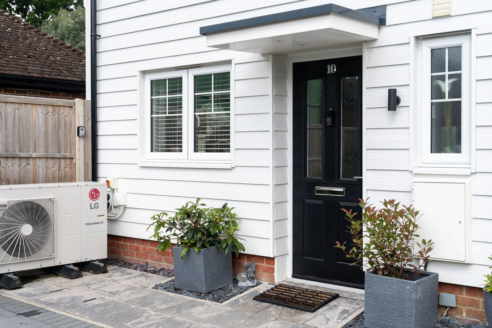 Semi Detached House in Horley