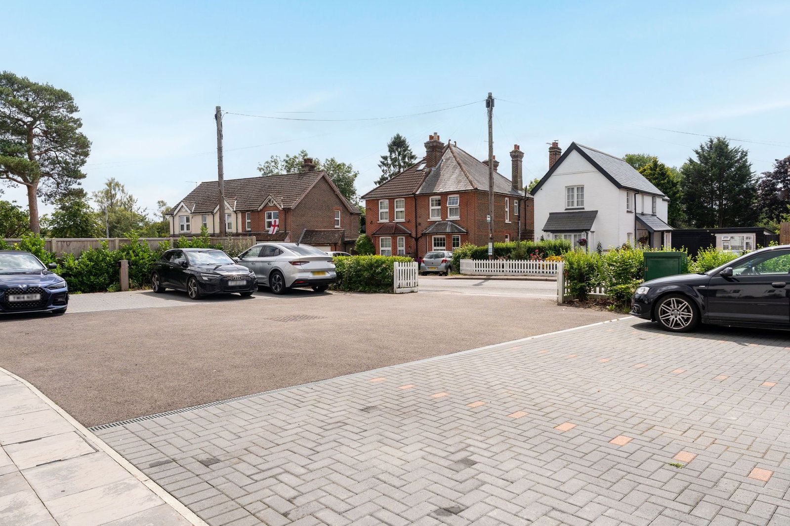 Semi Detached House in Horley