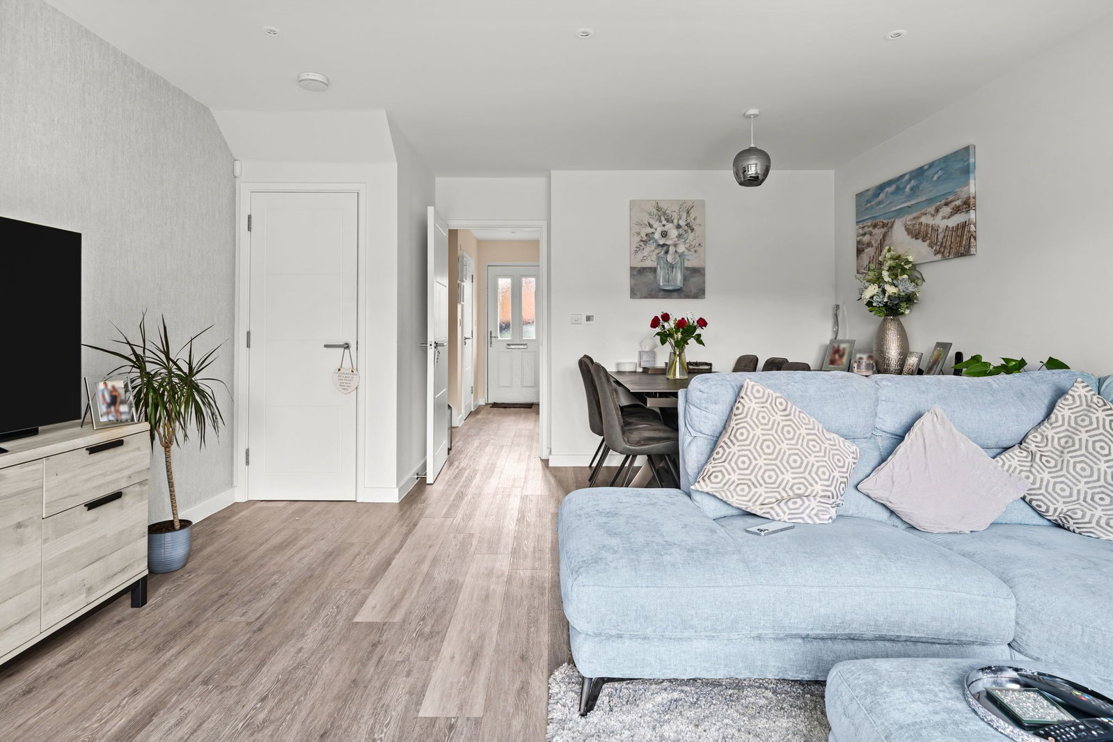 Semi Detached House in Horley