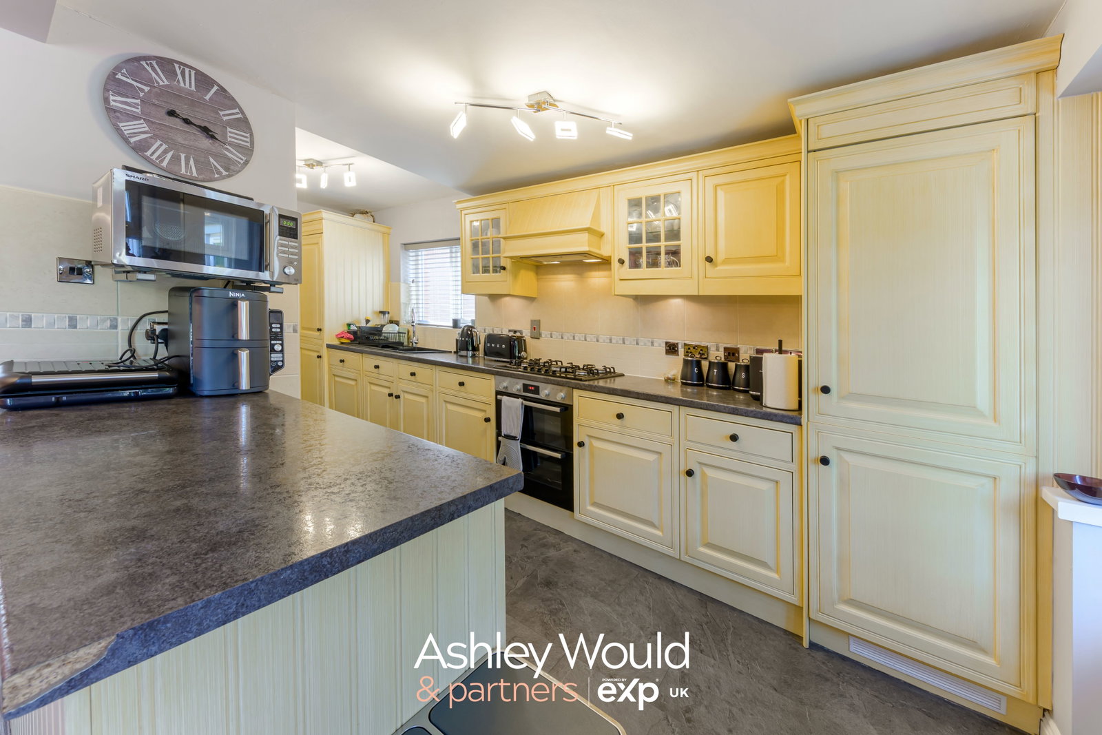 Semi Detached House in Halesowen