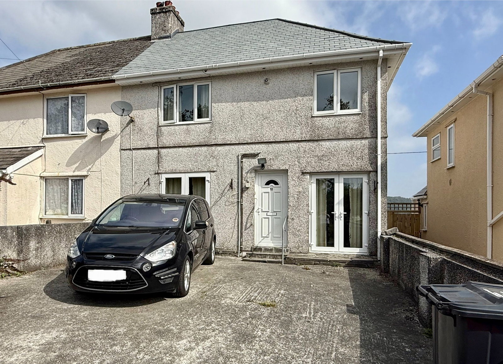 Semi Detached House in Par